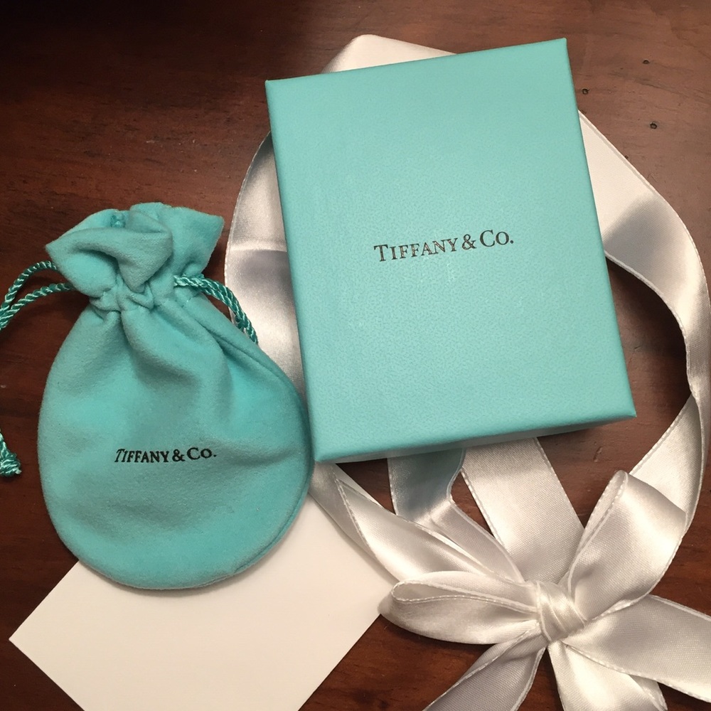 COPY - Tiffany & Co. Box, pouch, ribbon and note card.